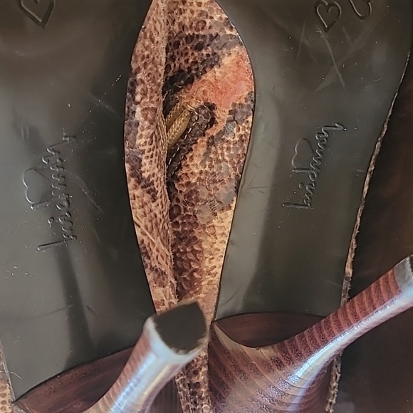 Snakeskin Patterned Knee-High Boots - Picture 4 of 5